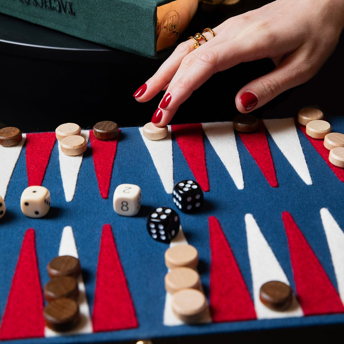The Backgammon Book (Red - Giant Game Board Clutch)