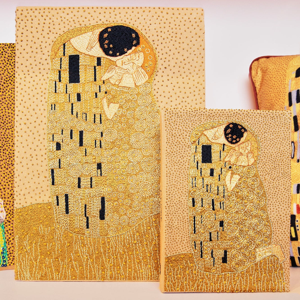 The Kiss (Gold - Giant)